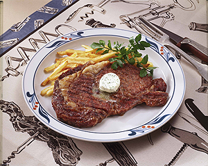 牛肉のグリエ・レモンバター添え